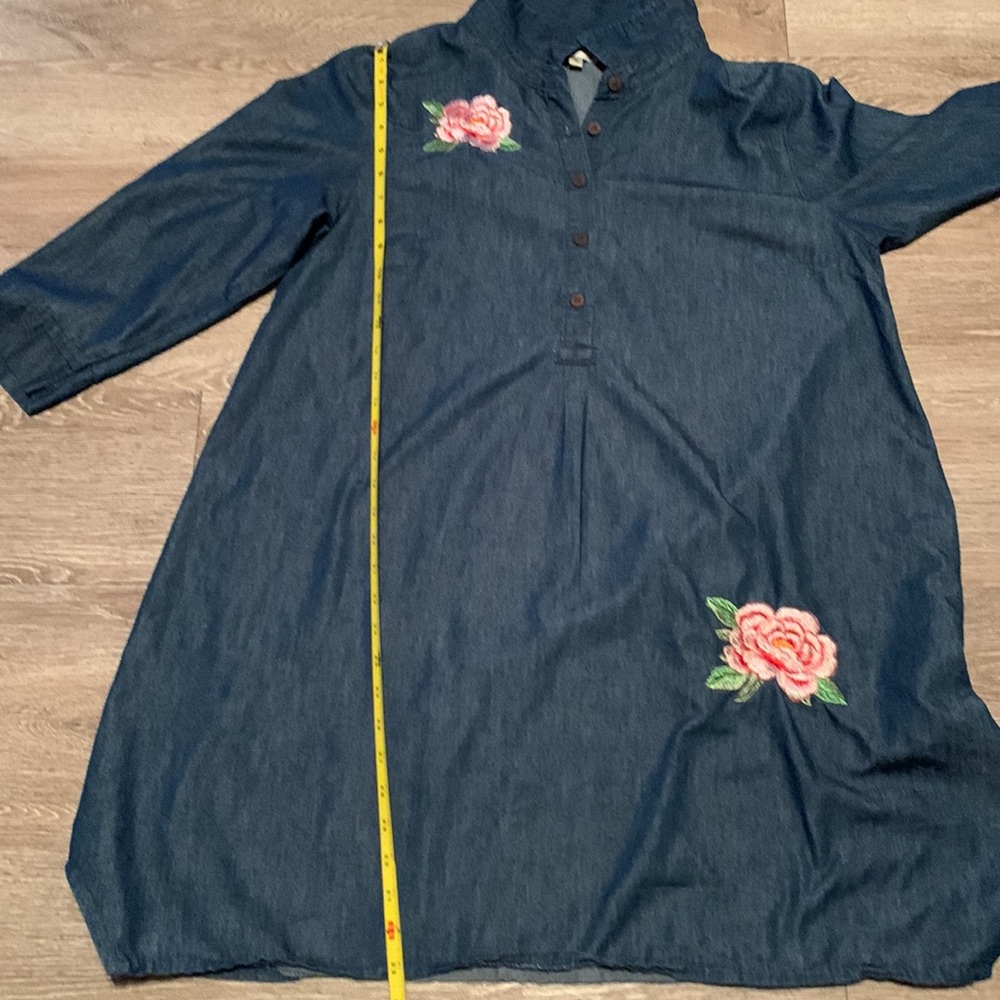 LMT: Light Denim Shirt Dress with two embroidered flowers - Picture 5 of 12